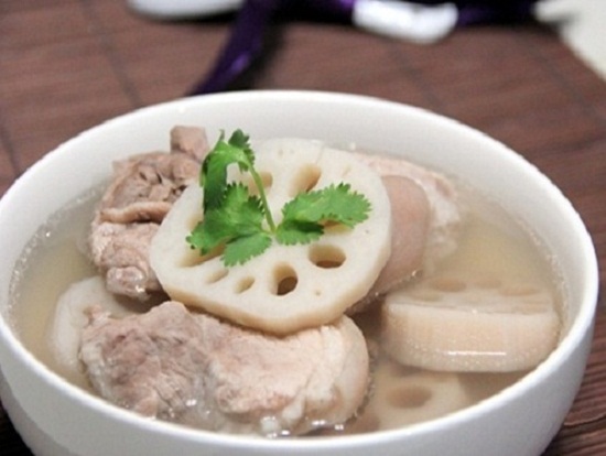 Bí quyết chế biến món canh chân giò hầm củ sen chuẩn vị nhà hàng