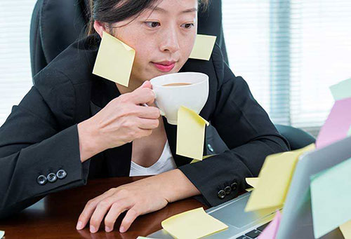 Vợ mải mê theo đuổi sự nghiệp, phó mặc con cho người giúp việc