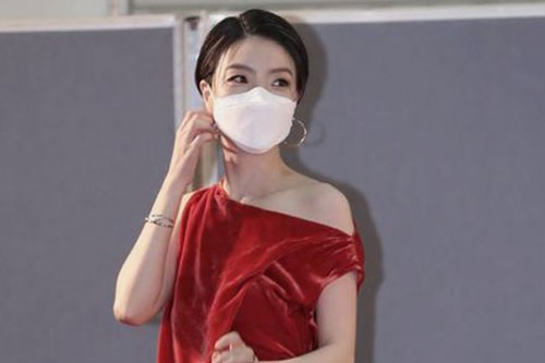 Khoảnh khắc nữ diễn viên Hàn 'chửi thề' vì trượt giải Baeksang gây sốt