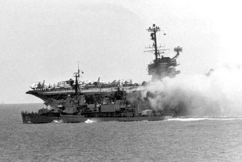 Thảm kịch trên tàu sân bay Mỹ thời chiến tranh Việt Nam