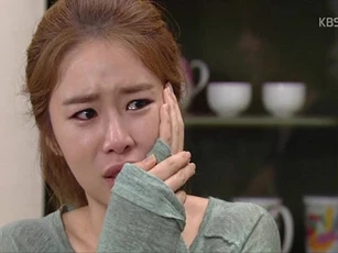 Vừa thông báo có thai, chồng chạy thẳng 200km về nhà không nói không rằng tát vợ bôm bốp và cái kết đắng ngắt