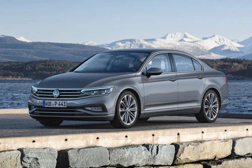 5. Volkswagen Passat (doanh số: 2.928 chiếc).