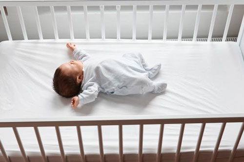 Nắng nóng đỉnh điểm, chăm sóc thế nào để trẻ sơ sinh không bị ốm?