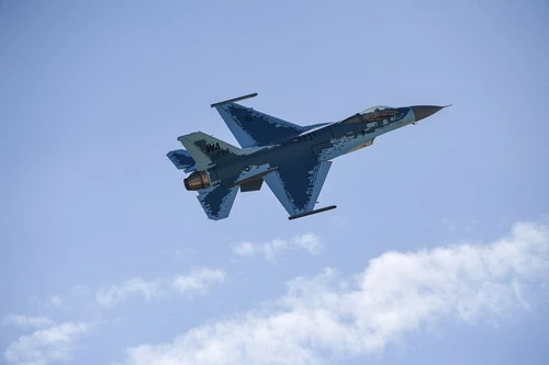 Tiêm kích F-16 của Mỹ mang màu sơn của Su-57 phục vụ huấn luyện mô phỏng. Ảnh: National Interest.