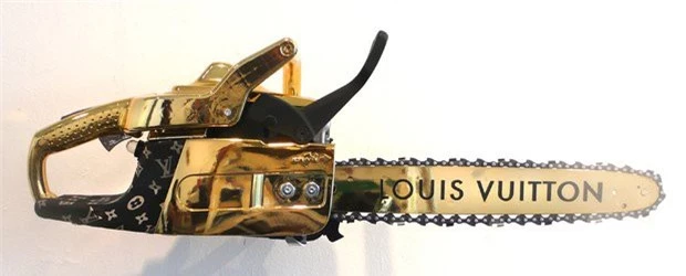 Túi rác, cưa máy, lựu đạn Louis Vuitton: Tất cả vẫn chưa xi nhê gì khi so với bồn cầu Louis Vuitton! - Ảnh 2.