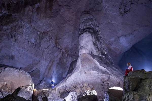 Vào hang động dài nhất châu Á, phát hiện nhiều sinh vật kỳ dị và cảnh tượng kỳ ảo - Ảnh 4.