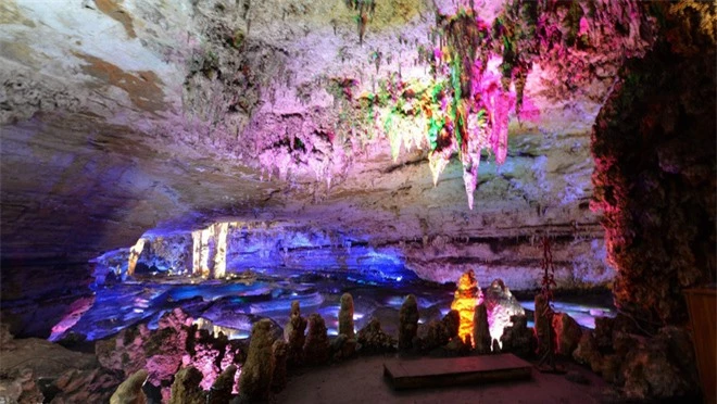 Vào hang động dài nhất châu Á, phát hiện nhiều sinh vật kỳ dị và cảnh tượng kỳ ảo - Ảnh 7.