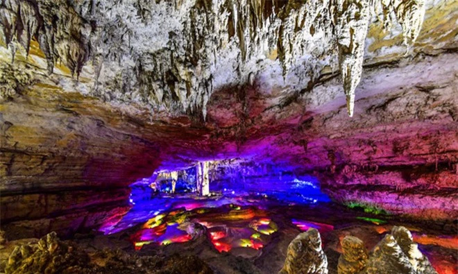Vào hang động dài nhất châu Á, phát hiện nhiều sinh vật kỳ dị và cảnh tượng kỳ ảo - Ảnh 9.