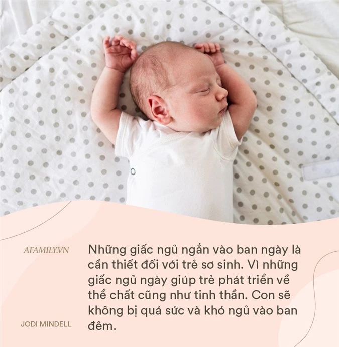 3 việc NÊN LÀM và 4 điều ĐỪNG LÀM trong khi cha mẹ đang rèn trẻ ngủ trưa - Ảnh 1.