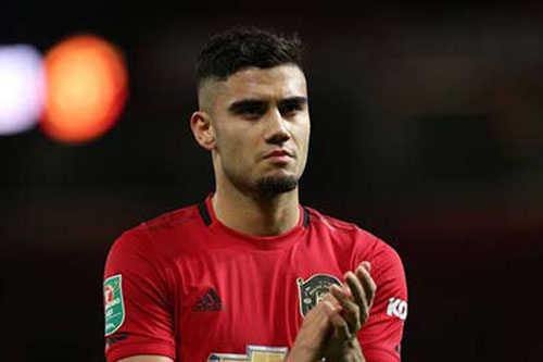 M.U hy sinh Pereira vì Van de Beek