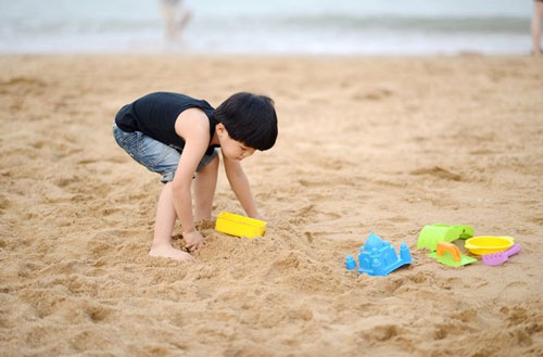 Vì sao nói 'càng ít đồ chơi, trẻ càng thông minh'?