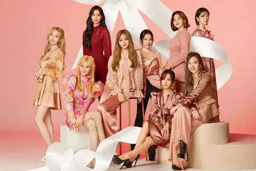 Vượt qua SNSD, TWICE trở thành nhóm nhạc nữ sở hữu nhiều cúp âm nhạc nhất K-Pop