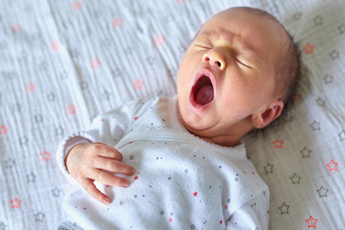 Việc nên và không nên với giấc ngủ ngày của bé