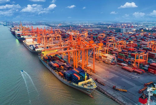 Cán cân thương mại bất ngờ đổi chiều trong tháng 5