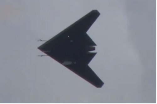 Tính năng gây choáng của UCAV Okhotnik, F-117 cũng thua