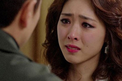 Choáng váng khi chồng bỏ vợ đẹp, lương 9 con số để lấy người tình nghèo, xấu xí