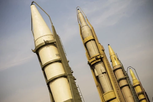 Iran lại tuyên bố sẵn sàng sử dụng tên lửa để tấn công vào tàu Mỹ. Ảnh: Al Masdar News.