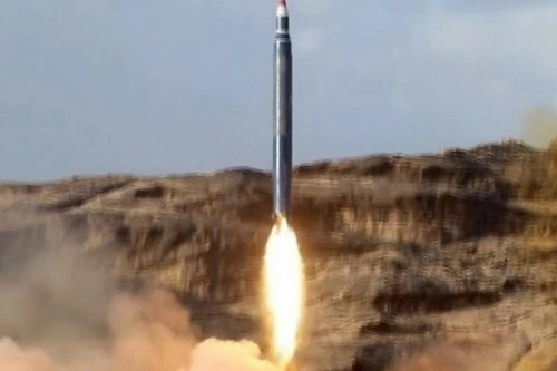 Phiến quân Houthi đã nối lại việc bắn tên lửa đạn đạo vào lãnh thổ Saudi Arabia. Ảnh: Al Masdar News.