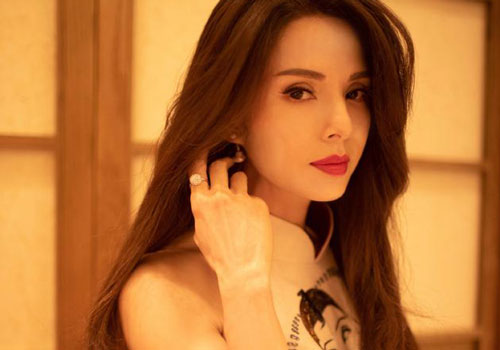 'Tiểu Long Nữ' Lý Nhược Đồng ở tuổi 47: 'Tại sao nhất định phải kết hôn?'