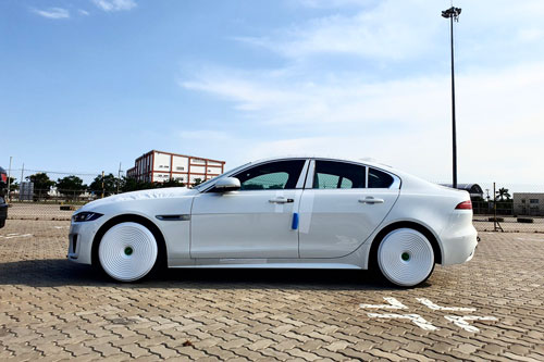 Ngắm Jaguar XE đời mới đầu tiên tại Việt Nam