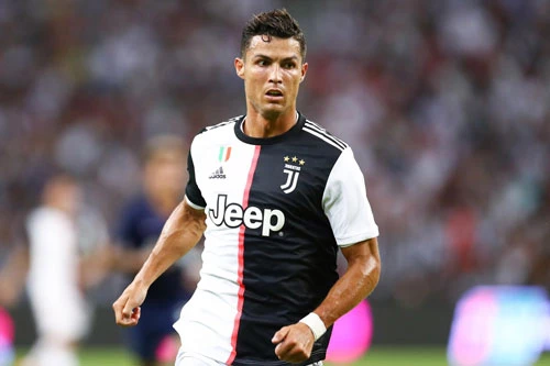 2. Cristiano Ronaldo (Juventus - 3 lần chuyển nhượng với tổng chi phí: 230 triệu euro).