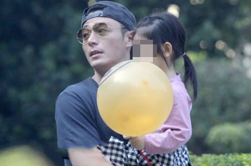 Hoắc Kiến Hoa không có việc làm, tăng cân vì ở nhà chăm con