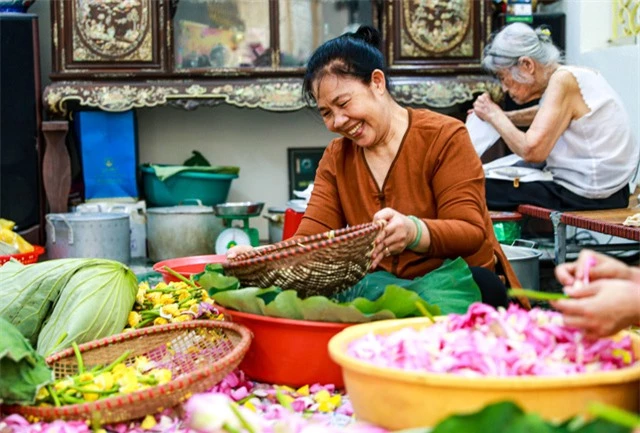 Đưa hương sen ẩn trong vị trà - Kỳ công và tinh tế - Ảnh 12.