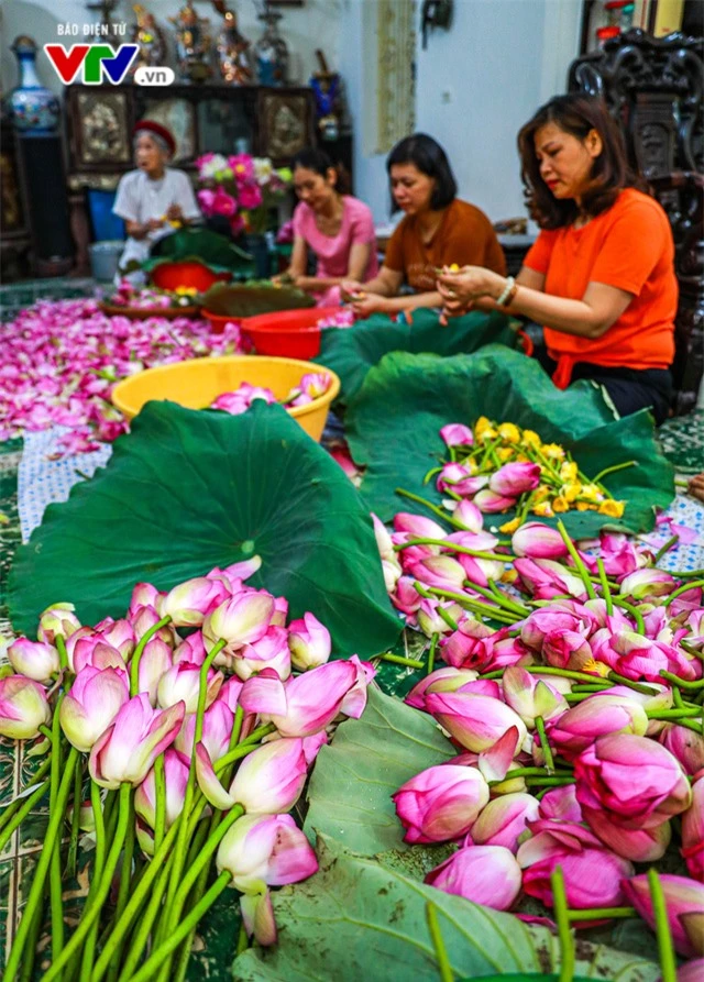 Đưa hương sen ẩn trong vị trà - Kỳ công và tinh tế - Ảnh 2.