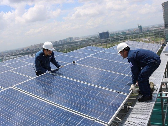 Đầu tư năng lượng điện mặt trời áp mái: Tiết kiệm tối đa chi phí sản xuất cho doanh nghiệp