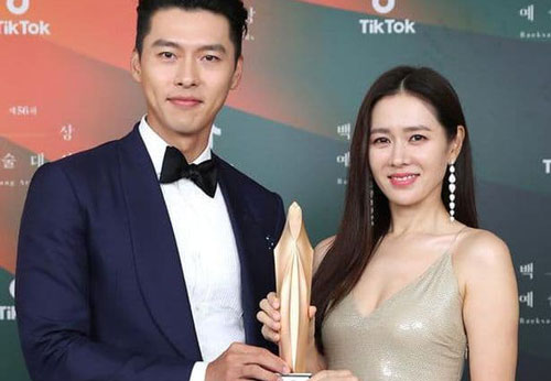 Phát cuồng vì Son Ye Jin và Hyun Bin, dân mạng soi từ trang phục tới xế hộp, lại còn 'khủng bố' cả stylist của cặp đôi này