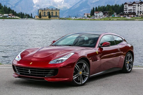 Ferrari GTC4Lusso.