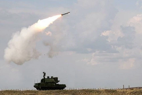 Hệ thống tên lửa phòng không tầm thấp Tor-M2 đã chứng minh được độ tin cậy. Ảnh: Lenta.ru.