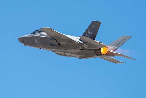 Tiêm kích tàng hình F-35A Mỹ bất ngờ gãy càng đáp, phi công kịp thoát hiểm