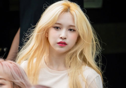 Mina (Twice) 'gây sốt' với mái tóc vàng