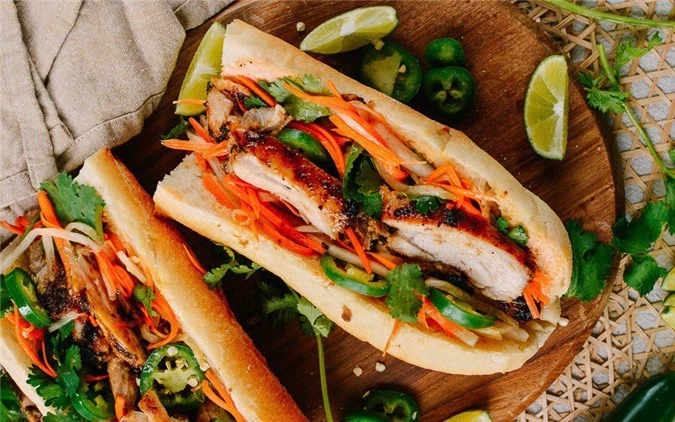 banh mi kep thit ga ngon GiadinhVN