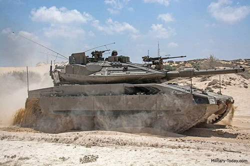 Xe tăng T-90 của Nga rất mạnh đã được kiểm chứng qua chiến trường Syria, hay dòng xe tăng chủ lực của phương Tây như M1A2 Abrams, hay Leopard 2A7 cũng được đánh giá là đỉnh cao trong số các dòng xe tăng, tuy nhiên ngôi vương lại được phong cho xe tăng Merkava IV của Israel. Các nhà phân tích quân sự đặt cho dòng xe tăng này biệt danh 