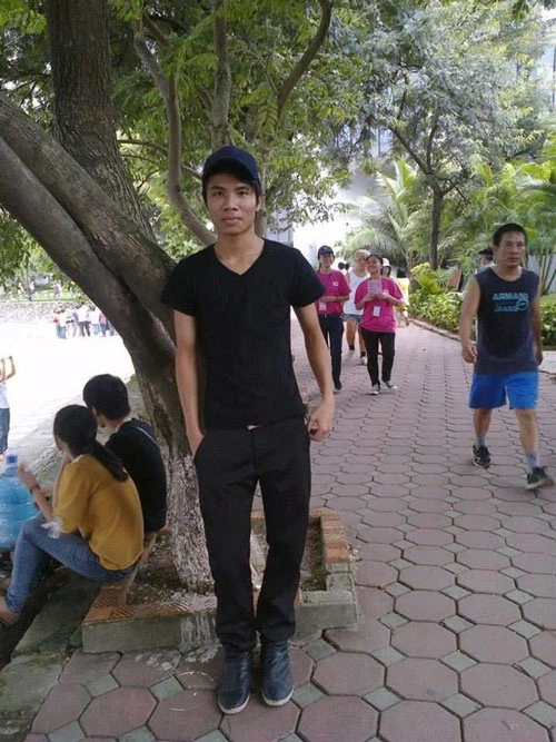 Năm 2014, Vương có thân hình gầy gò, ốm yếu. Năm 2014, Vương có thân hình gầy gò, ốm yếu.