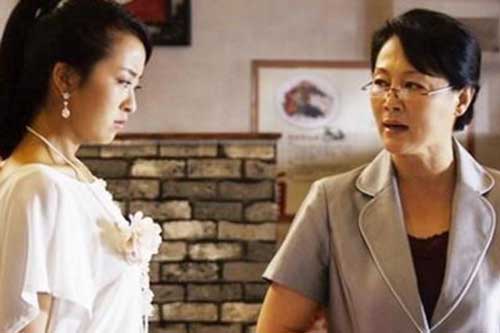 Bà nội lên chăm cháu, tôi cảm thấy như "địa ngục" khi phải tự làm hết mọi thứ