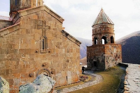 Vào kỷ nguyên hưng thịnh của Xô Viết, tất cả các hoạt tôn giáo đều bị cấm đoán, tuy nhiên nhà thờ vẫn giữ lại như là một điểm đến tham quan du lịch. Hiện nay, nhà thờ là cơ sở hoạt động của Giáo hội và Tông giáo chính thống Georgia.  