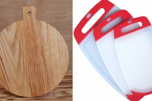 Tranh cãi thớt nhựa hay thớt gỗ tốt cho sức khỏe hơn? Câu trả lời của chuyên gia khiến nhiều người 'choáng'