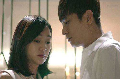 Ly hôn vợ lấy con gái giám đốc, tôi "chết lặng" khi nhìn thấy hình xăm quen thuộc trong đêm tân hôn