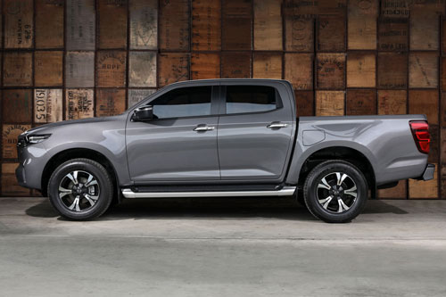 Cận cảnh Mazda BT-50 2021 vừa ra mắt, cạnh tranh với Ford Ranger