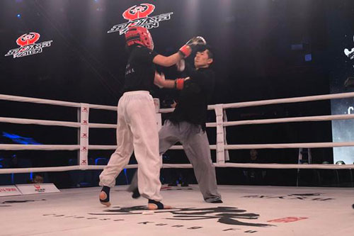 Cao thủ Vịnh Xuân bị ‘ném đá tơi tả’ sau khi hạ knock-out nữ võ sĩ nghiệp dư