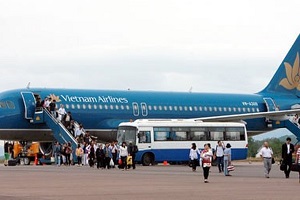 Nữ hành khách tử vong do ngã trên xe thang khi xuống máy bay Vietnam Airlines