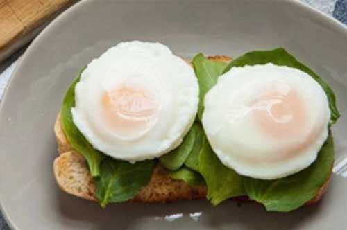 Mẹo chần trứng không bị vỡ nát, tròn trịa đẹp mắt, vụng đến mấy cũng làm được