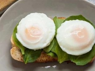 Mẹo chần trứng không bị vỡ nát, tròn trịa đẹp mắt, vụng đến mấy cũng làm được