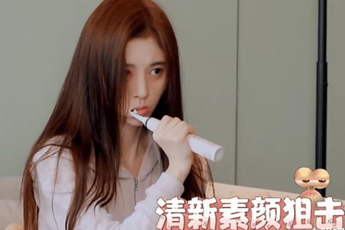 'Mỹ nữ 4.000 năm có một' bị chê bai 'giả từ trong ra ngoài'