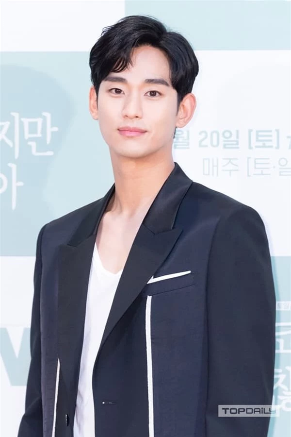 'Cụ giáo' Kim Soo Hyun xuất hiện bảnh bao, tình tứ bên người đẹp Seo Ye Ji 2