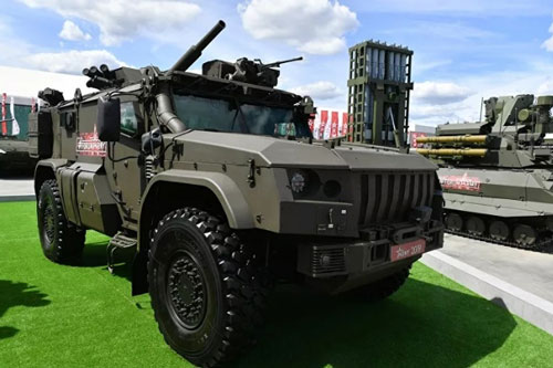 Siêu xe bọc thép Nga chính thức xuất hiện