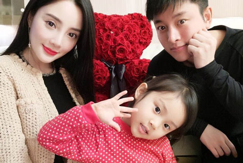 Con gái Lý Tiểu Lộ không biết bố mẹ ly hôn suốt 2 năm qua